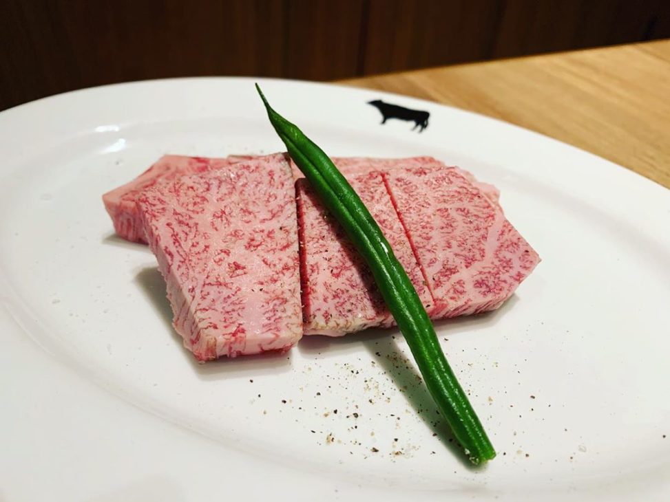 店名 Goldenbeef 場所 天神駅 福岡県 ジャンル 焼肉 上ヒレ 3 000 熟成上ネギタン 1 0 炙りハラミの胡麻和え 1 400 ナムル盛り合わせ 550 ローストビーフ 1 0 完全個室でお洒落な空間は ビジネス 博多天神おしゃれグルメ 店名 Goldenbeef 場所 天神駅 福岡県 ジャンル 焼肉 上ヒレ 3 000 熟成上ネギタン 1 0 炙りハラミの胡麻和え 1 400 ナムル盛り合わせ 550 ローストビーフ 1 0 完全個室でお洒落な空間は ビジネス 博多天神おしゃれグルメ