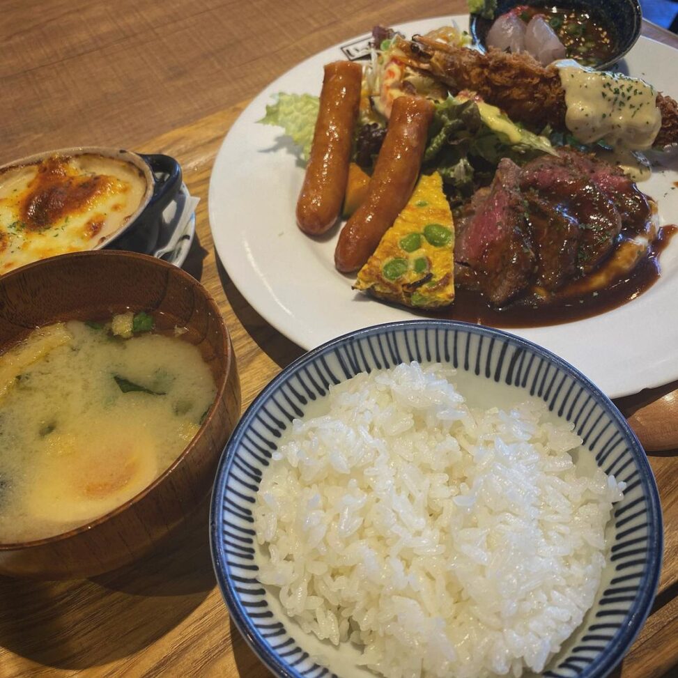 いっかく食堂 六本松店 福岡のお洒落な定食屋といえばいっかく食材 ちょっとイイもの食べたいとき そんな お客様のこころとおなかを満たす ちょっと おしゃれな定食屋 をコンセプトに市内に5店舗展開しています 店内もとてもオシャレで一人でもカップルでも