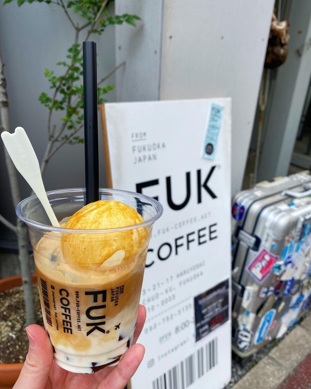 福岡ぶらり 仕事帰りの一杯を Fuk Coffee コーヒーゼリーアフォガード ぷるぷる のコーヒーゼリーが入ってるアフォガード 飲んでも美味しい 食べても美味しい 結局 美味しい ᵕ せっかちさんな私は脅威のスピードで駅 博多天神おしゃれ