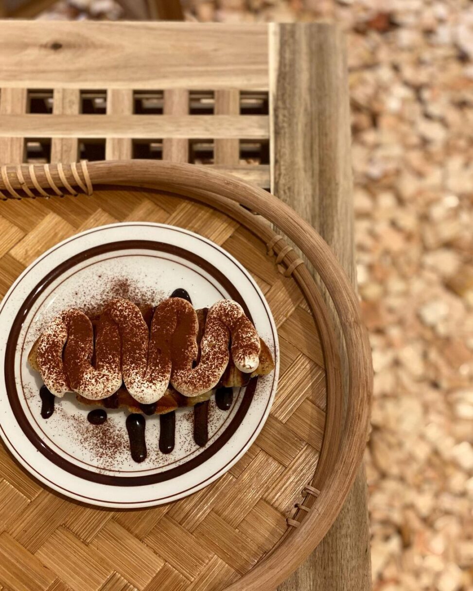 福岡ぶらり Cafe チョコクリームクロッフル サクッフワッなクロッフルの上に生クリーム チョコレートが 甘党にはたまらん組み合わせなんじゃないでしょうか あと スコーーーーンもあって あんバタースコーンって最高じゃない 食べれば