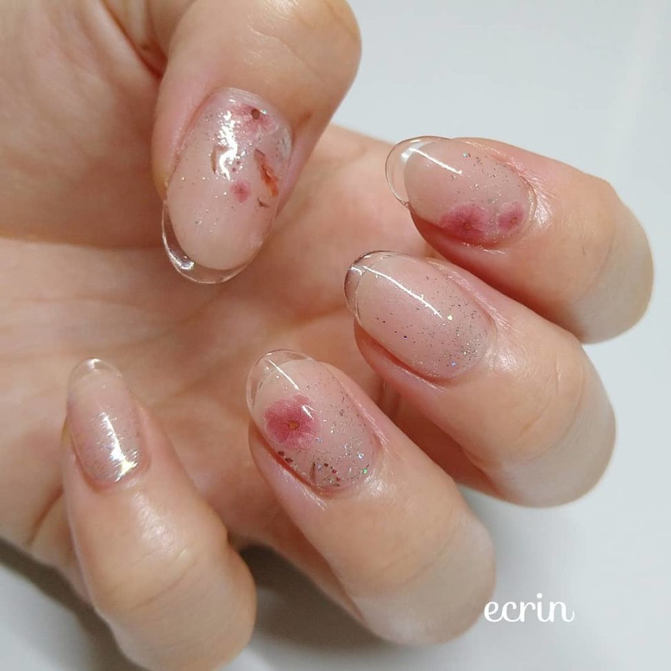 Ecrin Nailさんの投稿 大人可愛いプライベートホームサロン Ecrinです 流行りのクリアフレンチ ラメ お花 お花ピンク透明って最強なコンビな気がします 笑 写真だとお伝えできないのが残念です 川越ネイルサロン ネイル