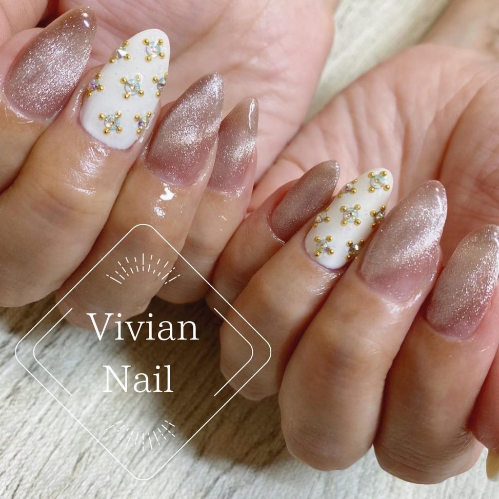 Vivian Nail Salonさんの投稿 A様 今時 フォロー いいね 予約受付中 ハンドネイル フットネイル スクエアネイル 海外風ネイル 冬ネイル ニュアンスネイル グラデーションネイル グラデネイル 美爪 美 ネイルファン倶楽部