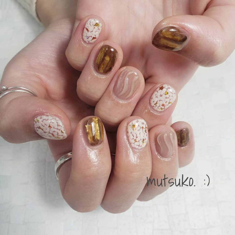 Nail Manicure Nailist Manicurist ネイル ネイルデザイン ジェルネイル ネイルアートデザイン ブラウン ネイル ニュアンスネイル 秋ネイル 冬ネイル Nailfunclub 네일아트 ネイルファン倶楽部