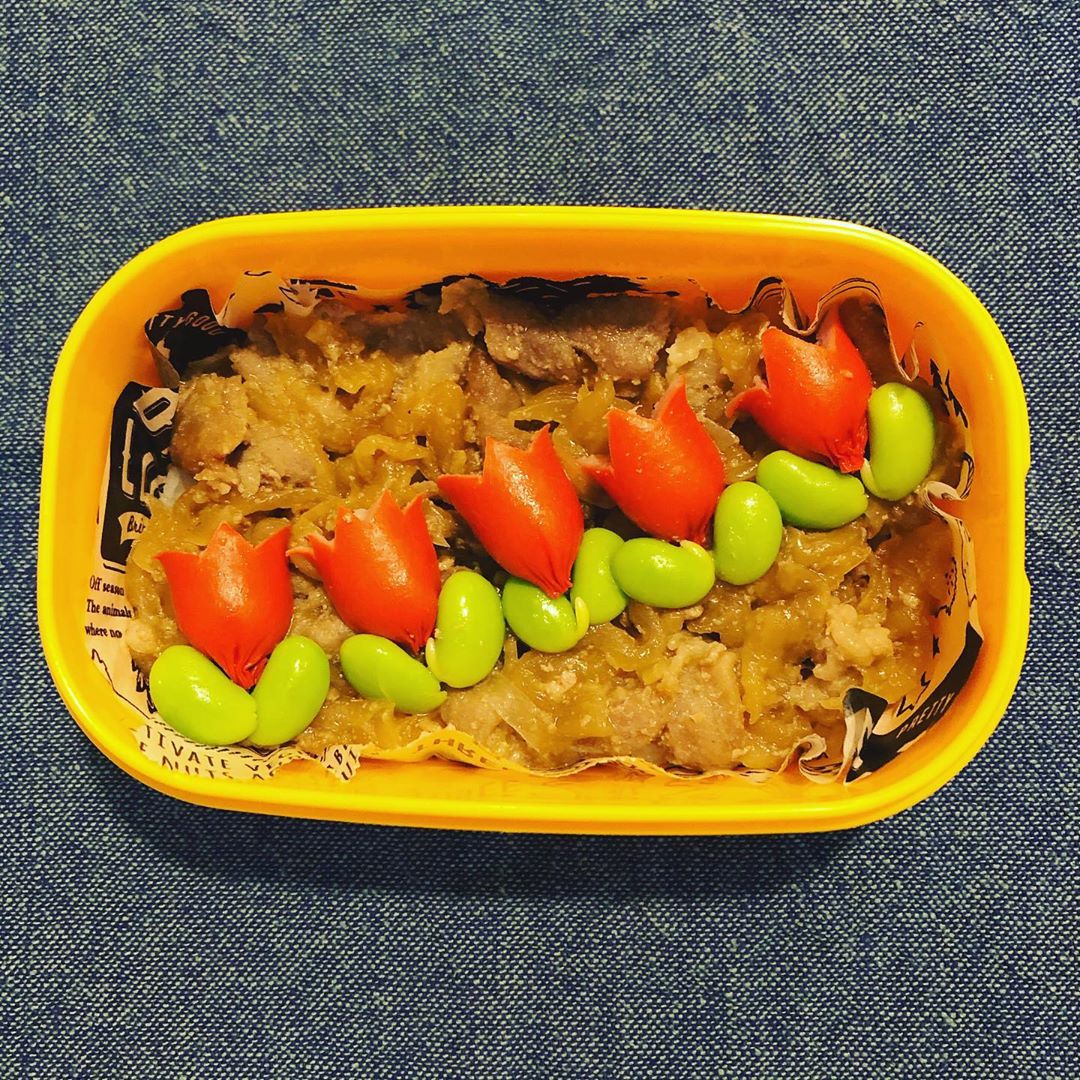 いつかのお弁当 手抜きレベルがすごい あまりにも雑だったのでフルーツboxにひじきを詰めました 昨夜の残り物 弁当 手抜き弁当 By Mai 1k 毎日更新 みんなのお弁当ダイアリー