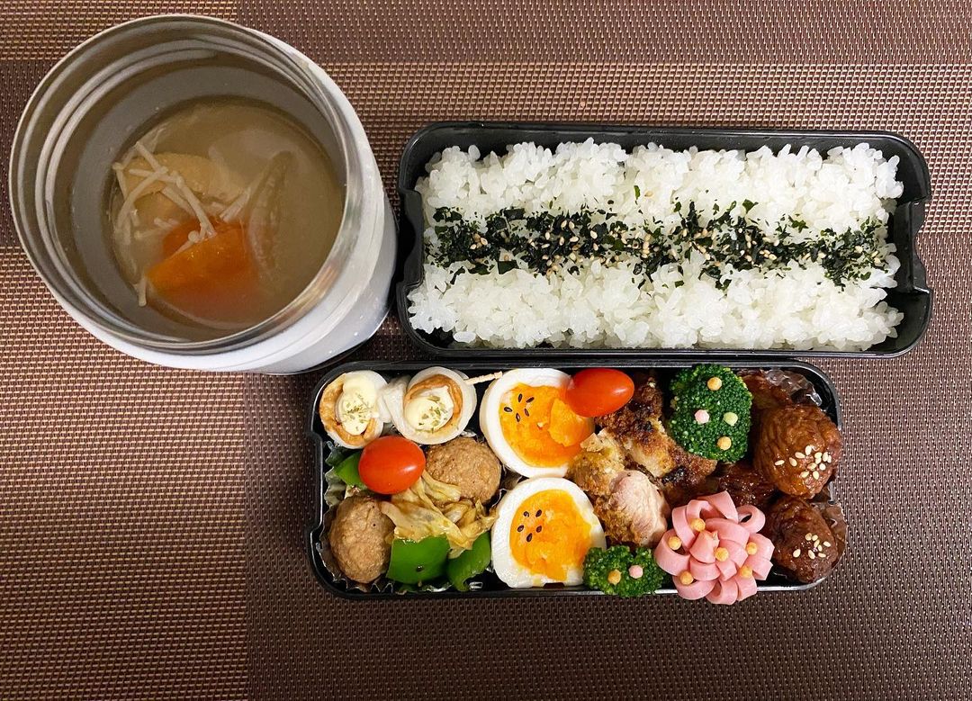 旦那さん弁当 スープジャーを付けてから お腹いっぱいになりすぎて 夕飯あんまり食べられないと言うので 今日からご飯の量を減らしました 今日は具沢山豚汁 旦那弁当 旦那さん弁当 お弁当 おべんとう記録 お弁当作り楽しもう部 お弁当