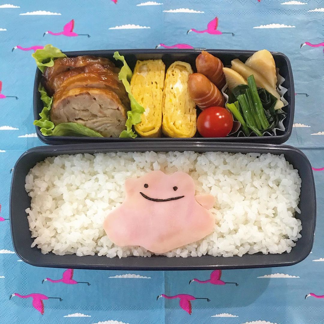 今日の長男氏弁当 メタモンだもんっ 弁当 先日のモンスターボールで 捕まえたポケモン 笑 やっぱりポケモンの中では メタモン が好き 前も登場したけど やっぱりメタモンがかわいい 切った後で 手が片っほ お弁当コンテスト 毎日更新