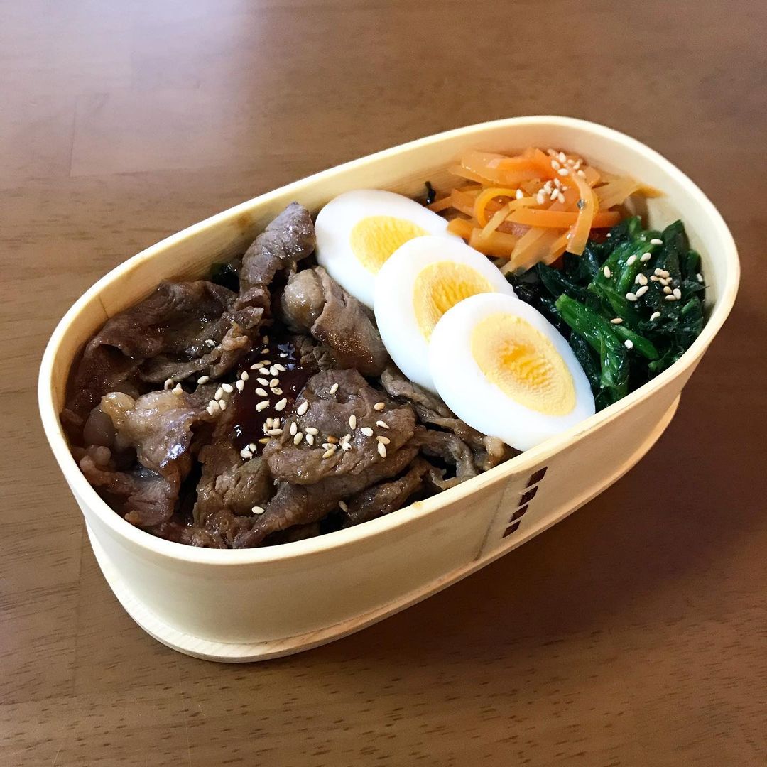 21 2 9 Tue 旦那弁当 今日のお弁当 ビビンバ弁当 フォローさせていただいている Tsuka Bento さんの昨日のお弁当postを真似っこ 肉じゃがで余った和牛でビビンバ丼にしてみました お肉の上に お弁当コンテスト 毎日更新 みんなのお弁当ダイアリー