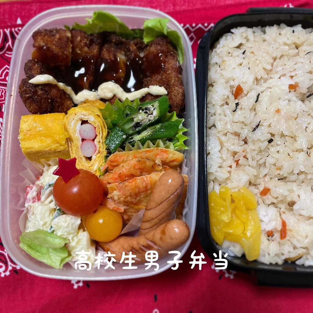 おはようございます 今日はチキンカツ弁当 です ポテトサラダと人参 のチヂミ 大阪は今日も寒い です コタツでゴロゴロしながら家から出たくな い 仕事行ってきます 高校生男子弁当 部活柔道部 部活男子弁当 タッパー弁当 お弁当コンテスト