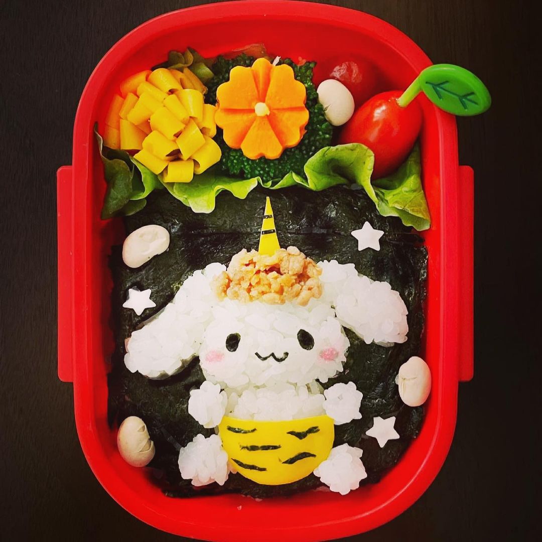 奥様お弁当シリーズ 鬼のシナモン 息子が怖がり 争いごとが大嫌いなので 鬼滅には乗っからず シナモンをチョイスした今年の節分 うん 季節感なし 来年のご参考に シナモン シナモンロール サンリオ シナモン弁当 サンリオ お弁当コンテスト 毎日更新