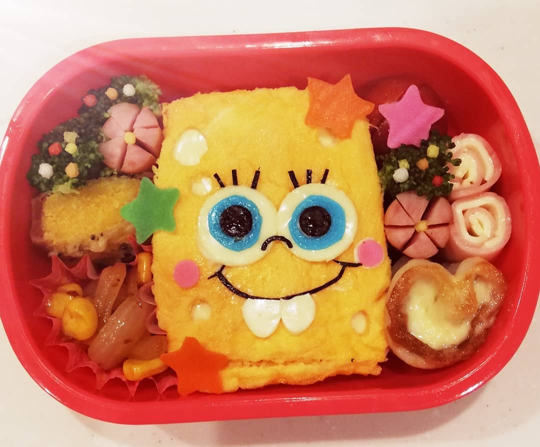 スポンジボブ まさかの娘がスポンジボブ知らなかったーーー 幼稚園弁当 娘弁当 スポンジボブ Spongebob スポンジボブキャラ弁 スポンジボブ弁当 キャラ弁 デコ弁 女の子弁当 てづくりおべんと365 Kya お弁当コンテスト 毎日更新 みんなのお