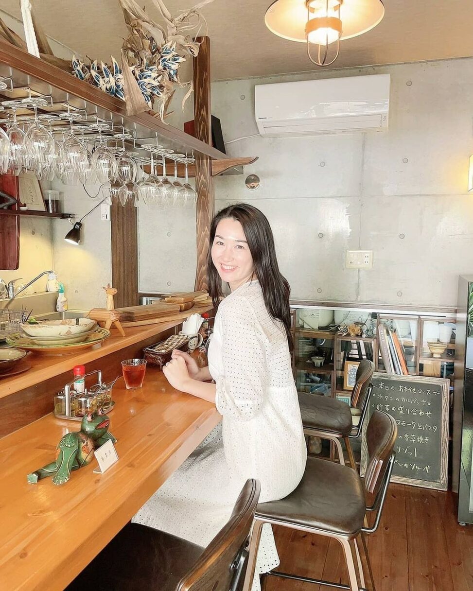 お洒落cafe 宮古島で人気のcafe カフェ ウエスヤ 森のような雰囲気の中にある お洒落な古民家風の内装 沖縄らしいエスニック料理が 楽しめるお店 宮古の風を感じる カウンターかテラス席がお薦め ナタリ Natalieeenyc 紹介してく 沖縄グラム Jp