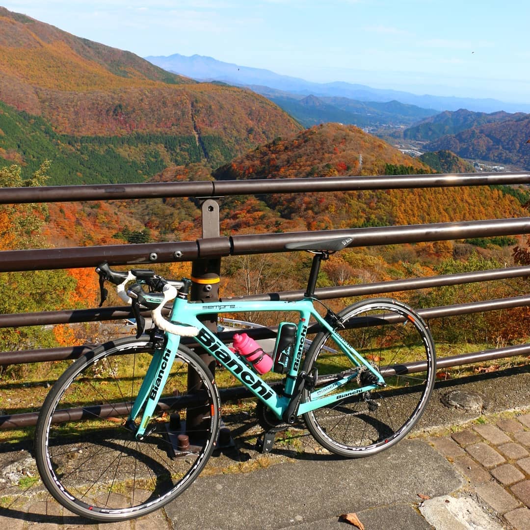 今日は日光まで紅葉遠征ヒルクライムしてきました いろは坂 中禅寺湖 金精峠 竜頭の滝 距離70km 獲得標高1426m いろは坂 は勾配がゆるく登りやすいものの紅葉シーズンだけあり観光客の車が多く渋滞が起きてました しかも左に寄り過ぎな車により自転車の通行に