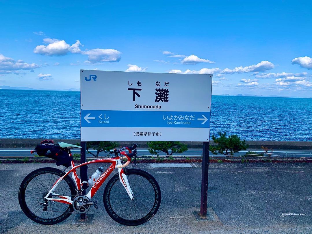 高宮紗希さんルート 松山 佐賀関 別府 やっと行けた下灘駅 運良く電車も来たし満足やった 下灘駅過ぎてからはただただ強風と勝負 佐田岬入ると次は強風にアップダウンのダブルアタック ただ景色は最高に良かったから許そう てことで昨日今日でだいぶ足削がれ