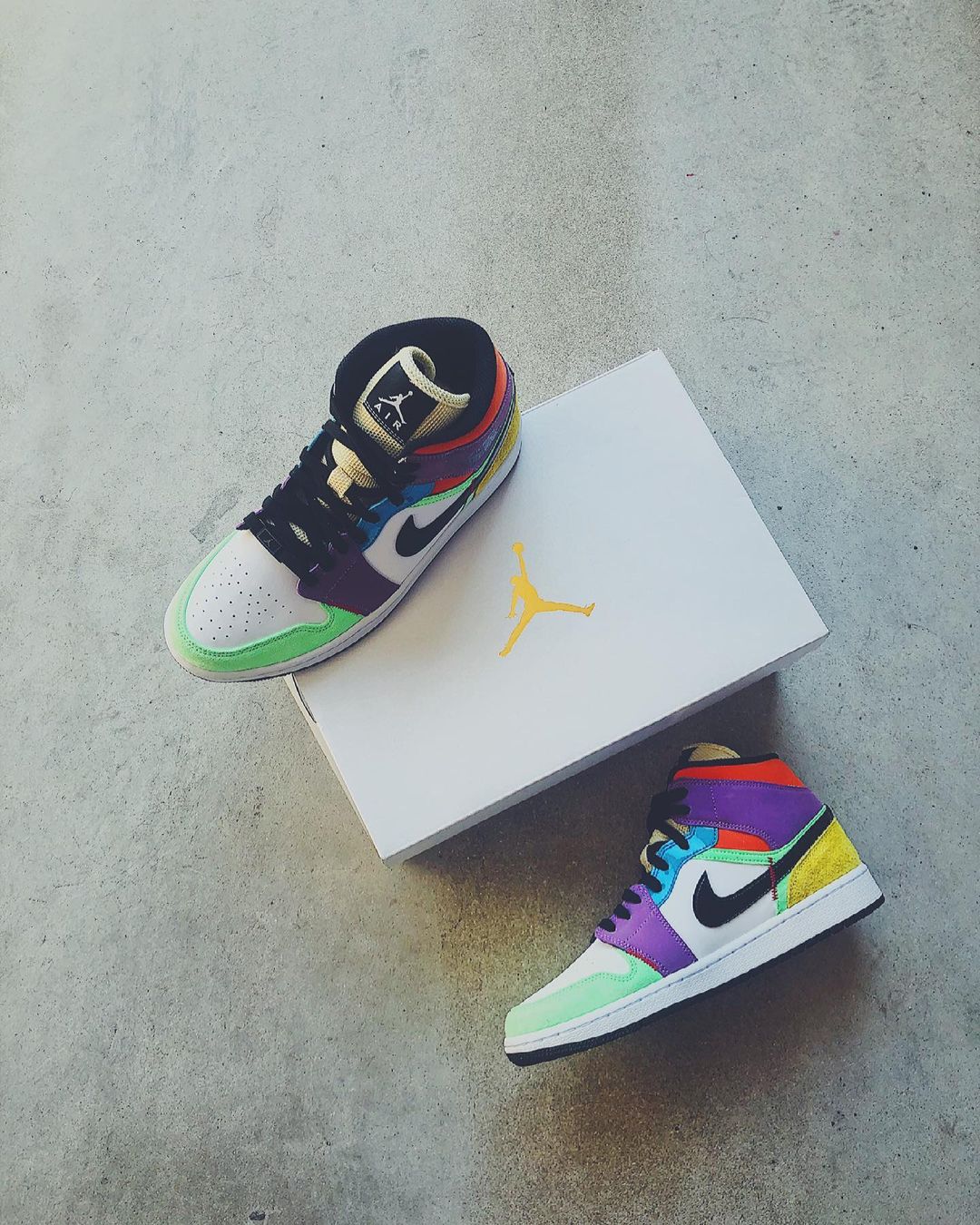 置きスニシリーズ Nike Air Jordan 1 Mid Multicolor エアジョーダン1 ナイキ スニーカー スニーカーコーデ スニコレ スニコーデ スニバカ日誌 スニーカー男子 スト男 ストリートコ スニーカーファン倶楽部